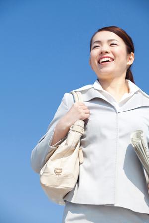 オリジナルポロシャツ作成ガイド｜コスト効率＆デザイン自由度で選ぶ最適サービス